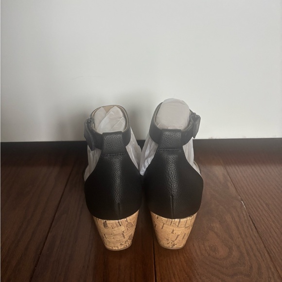 Brand new Naturalizer Leather Sandals Velcro ankle strap and Cork Wedge heel - Picture 3 of 5